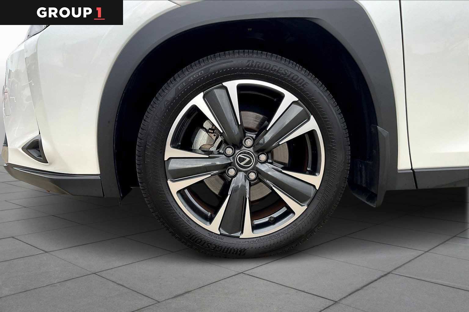 Certified 2025 Lexus UX 300h FWD image 8