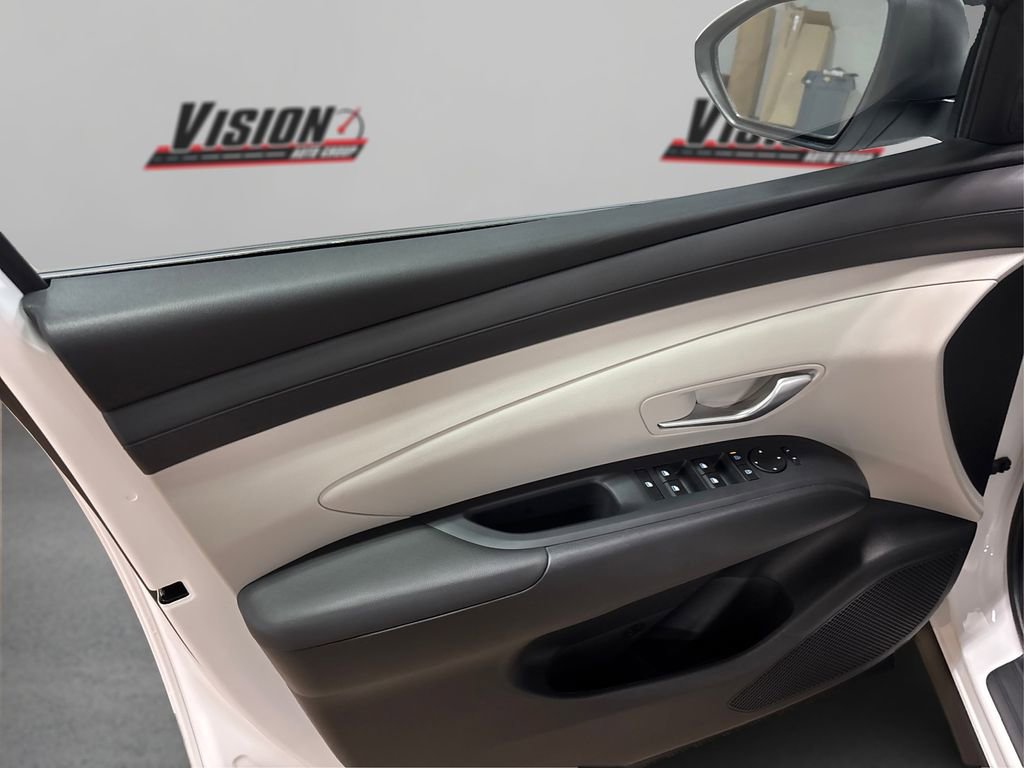 Certified 2025 Hyundai Tucson SE image 22