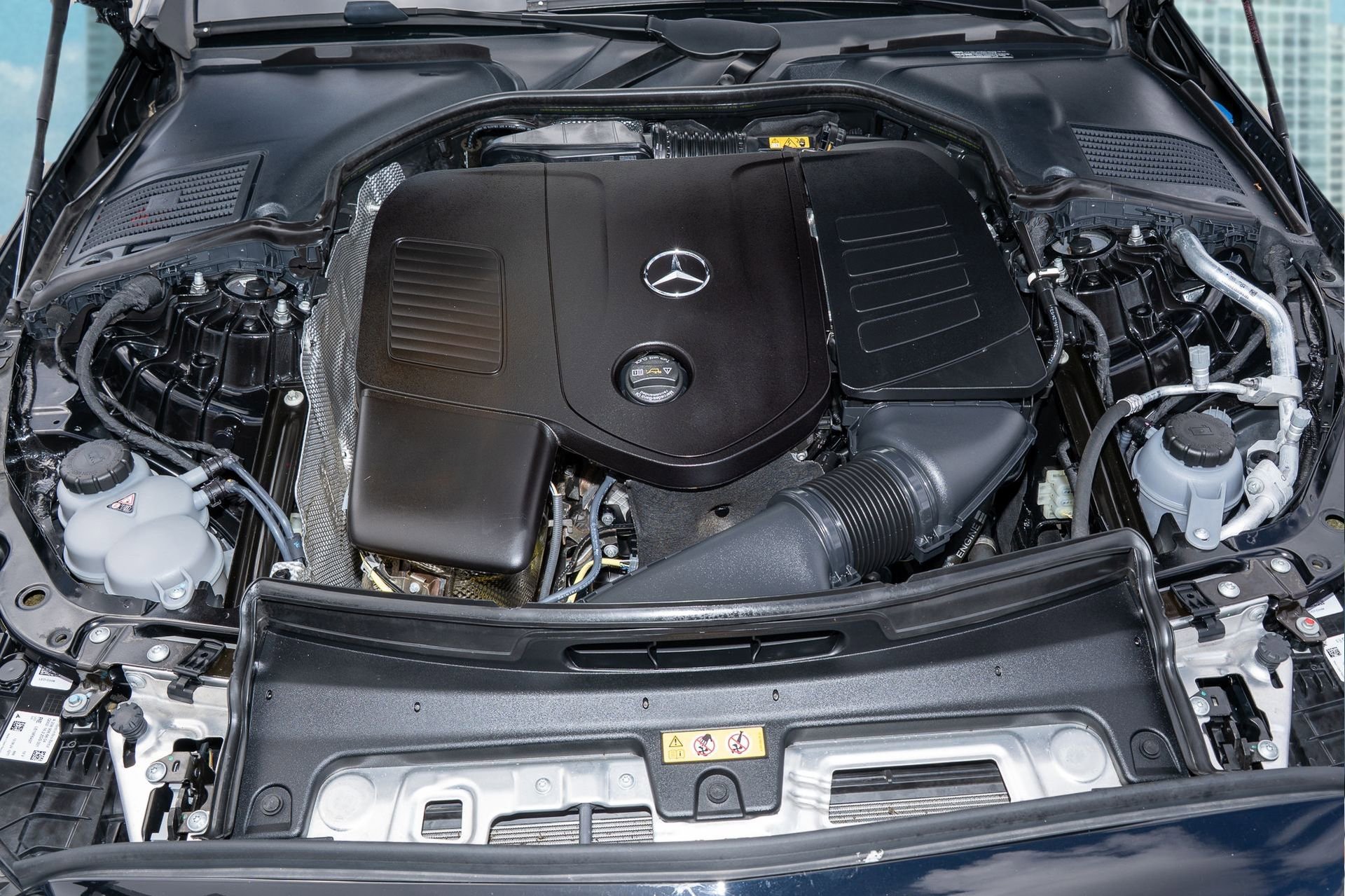 Used 2025 Mercedes-Benz C 300 4MATIC Sedan image 36