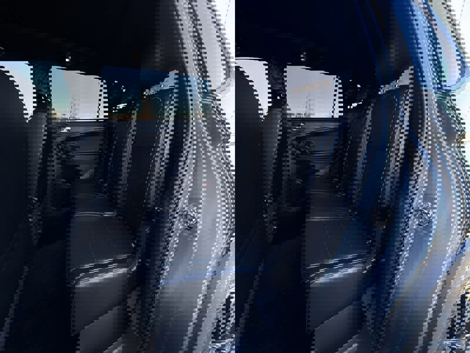 Used 2021 Volkswagen Tiguan SE R-Line w/ 2-Row Tiguan MDO Package image 21