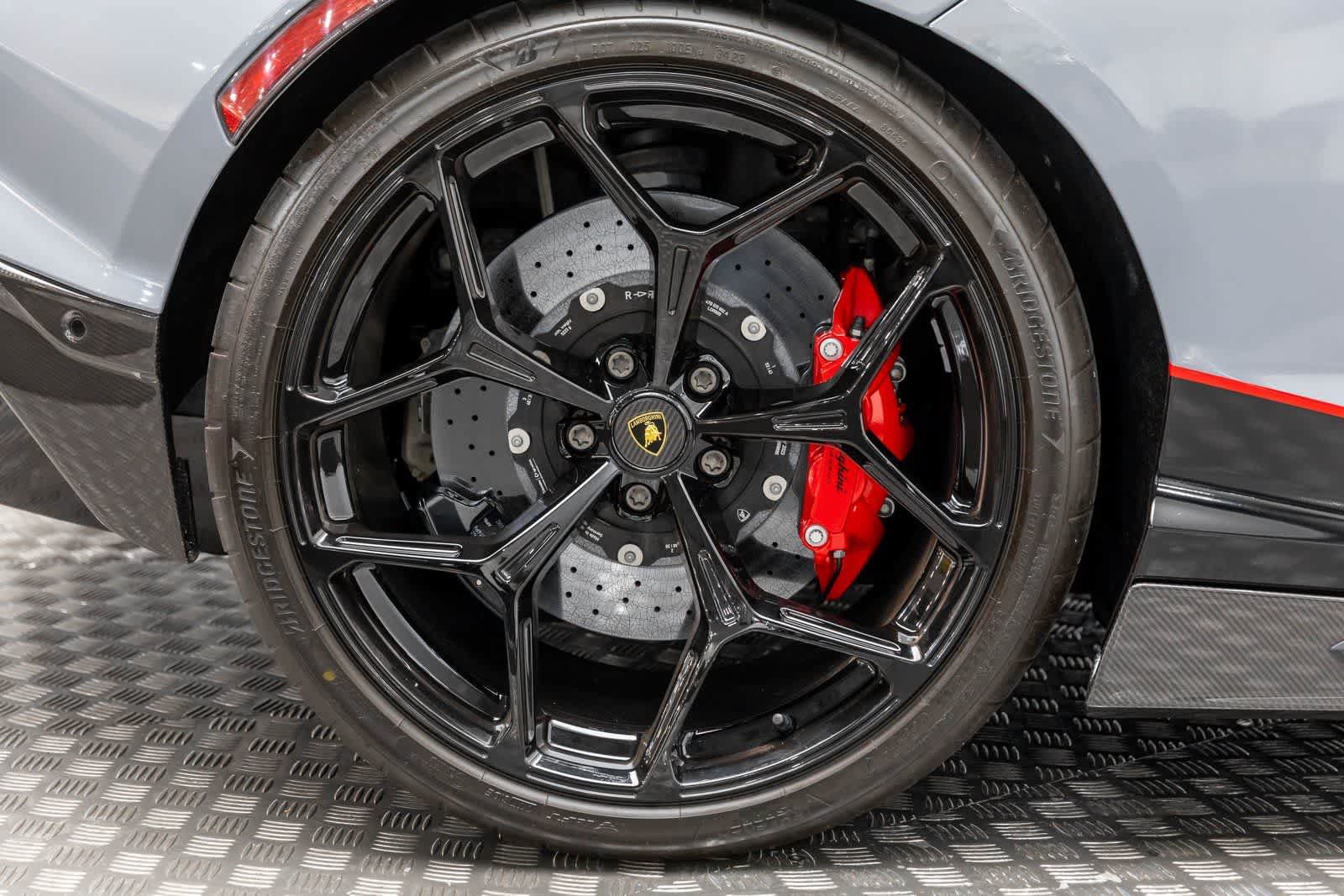 Used 2024 Lamborghini Revuelto AWD/4WD image 42