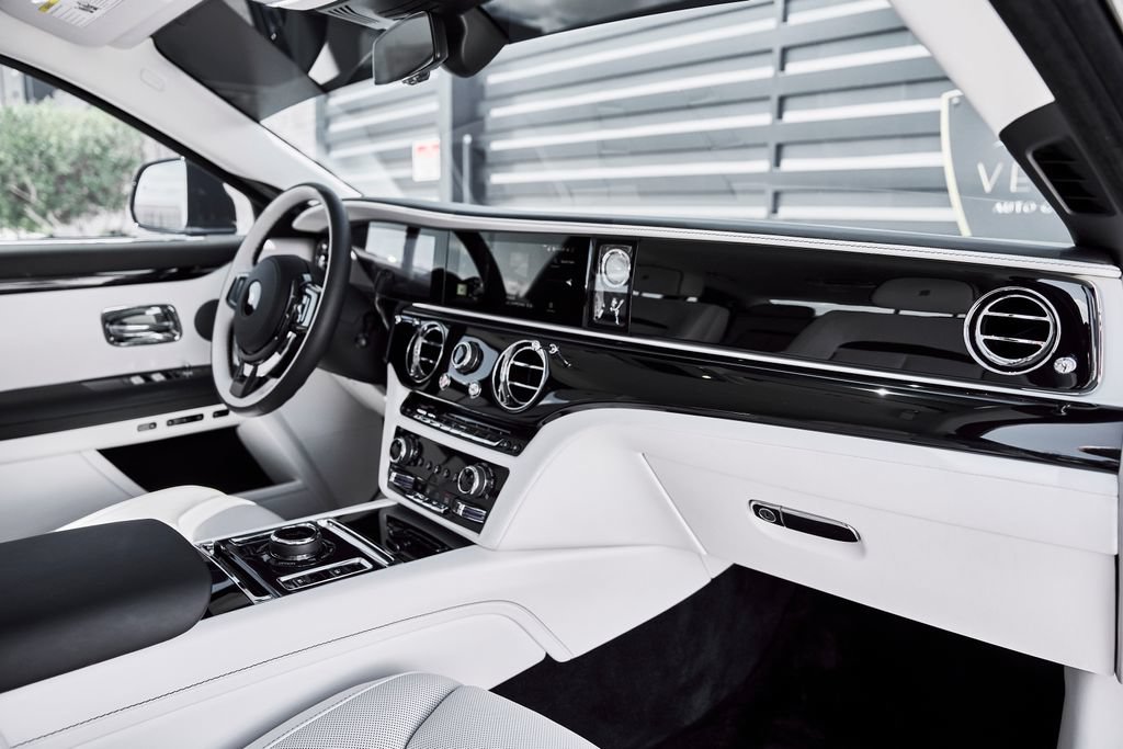 Used 2026 Rolls-Royce Ghost RWD image 45
