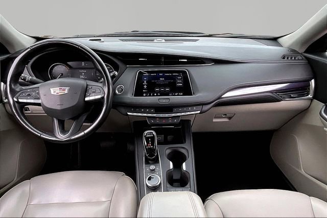 Used 2022 Cadillac XT4 Luxury w/ Cold Weather Package FWD image 7