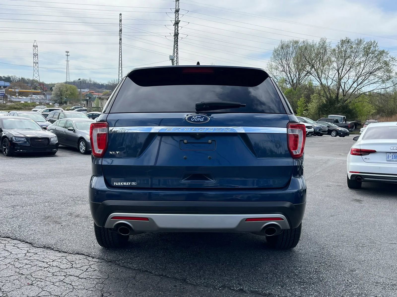 Used 2017 Ford Explorer XLT FWD image 6