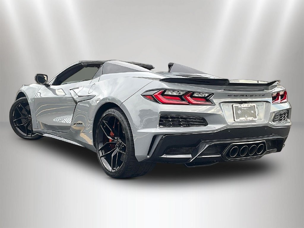 Used 2025 Chevrolet Corvette Z06 RWD image 4