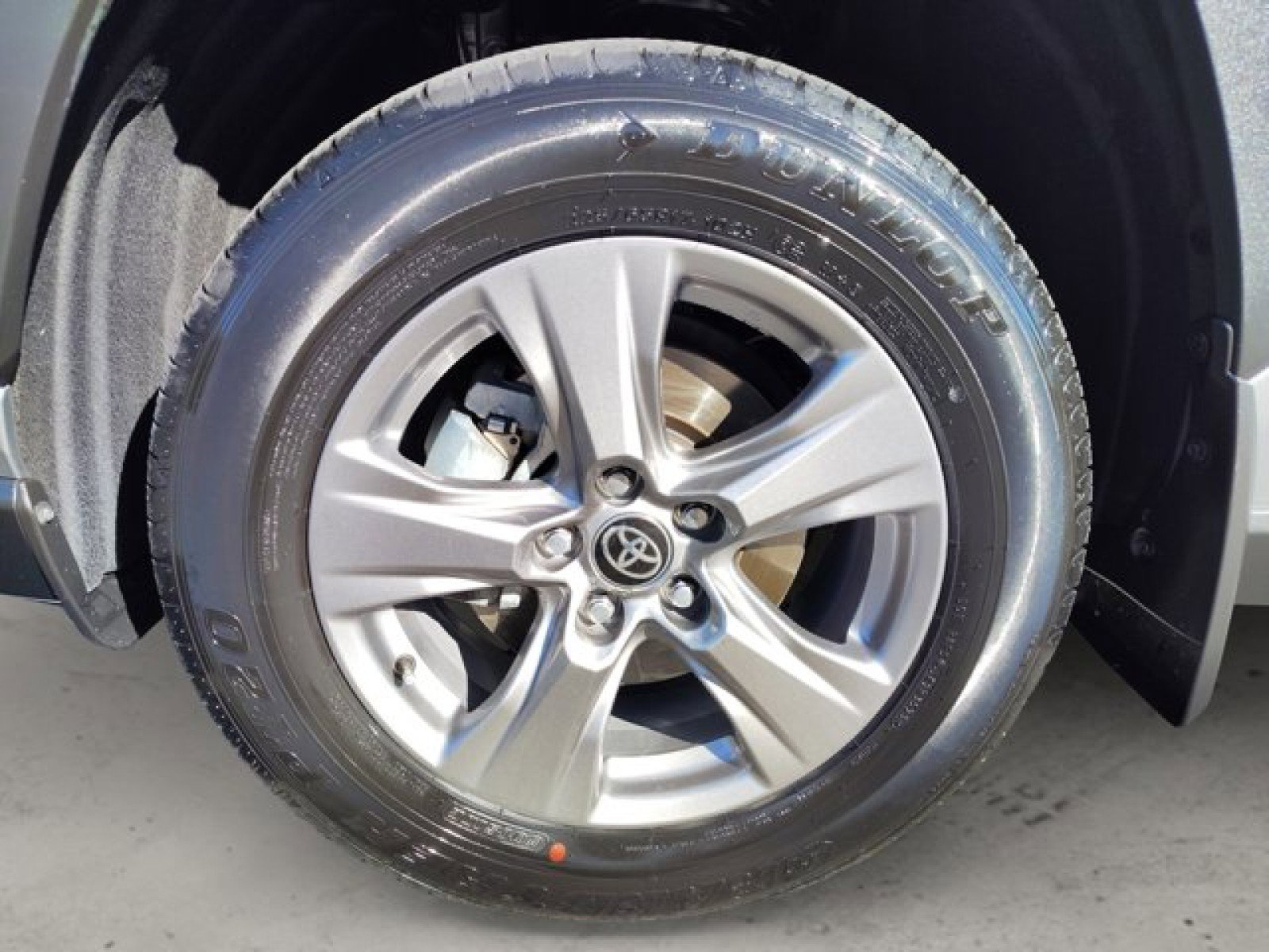 Used 2024 Toyota RAV4 XLE w/ Convenience Package image 10