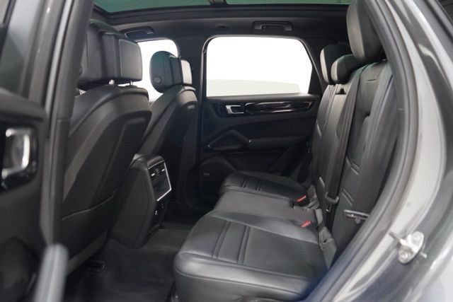 Used 2021 Porsche Cayenne AWD/4WD image 30