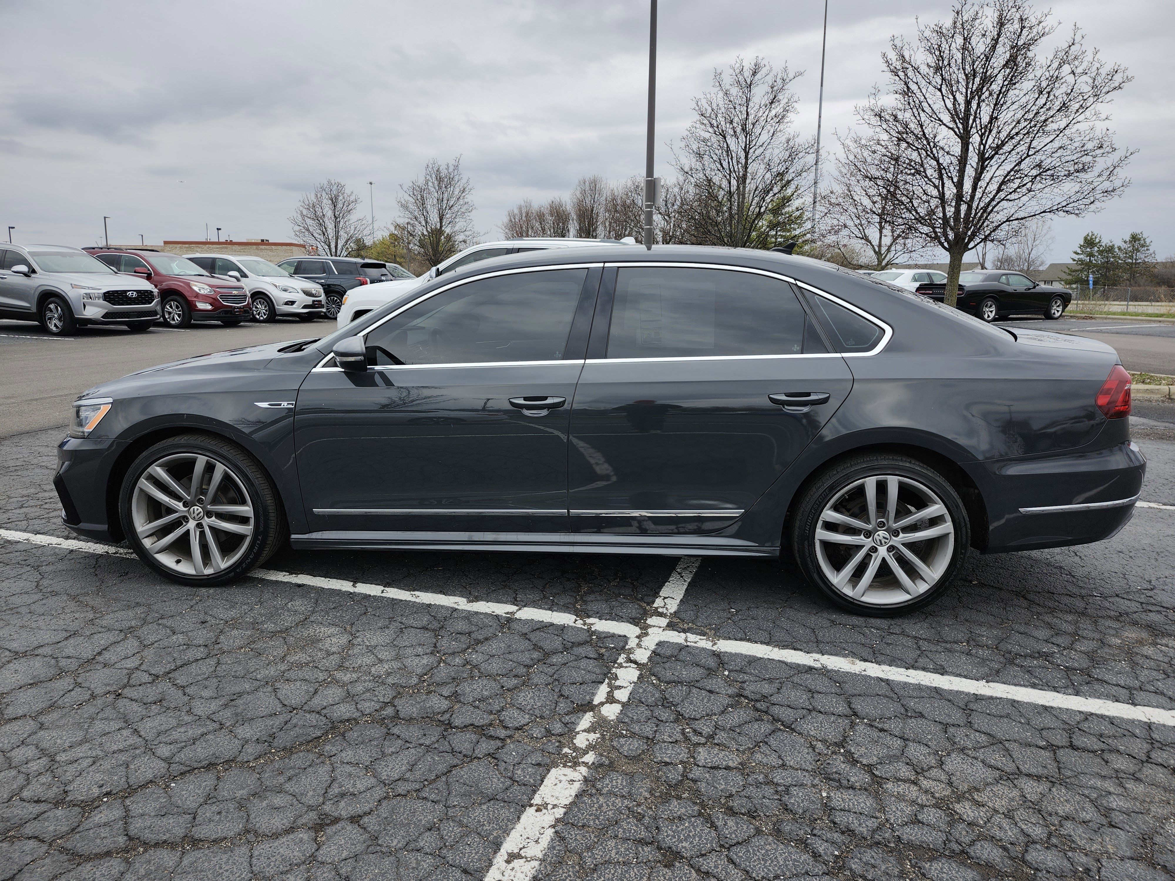Used 2017 Volkswagen Passat 1.8T R-Line w/ R-Line Lighting Package image 12