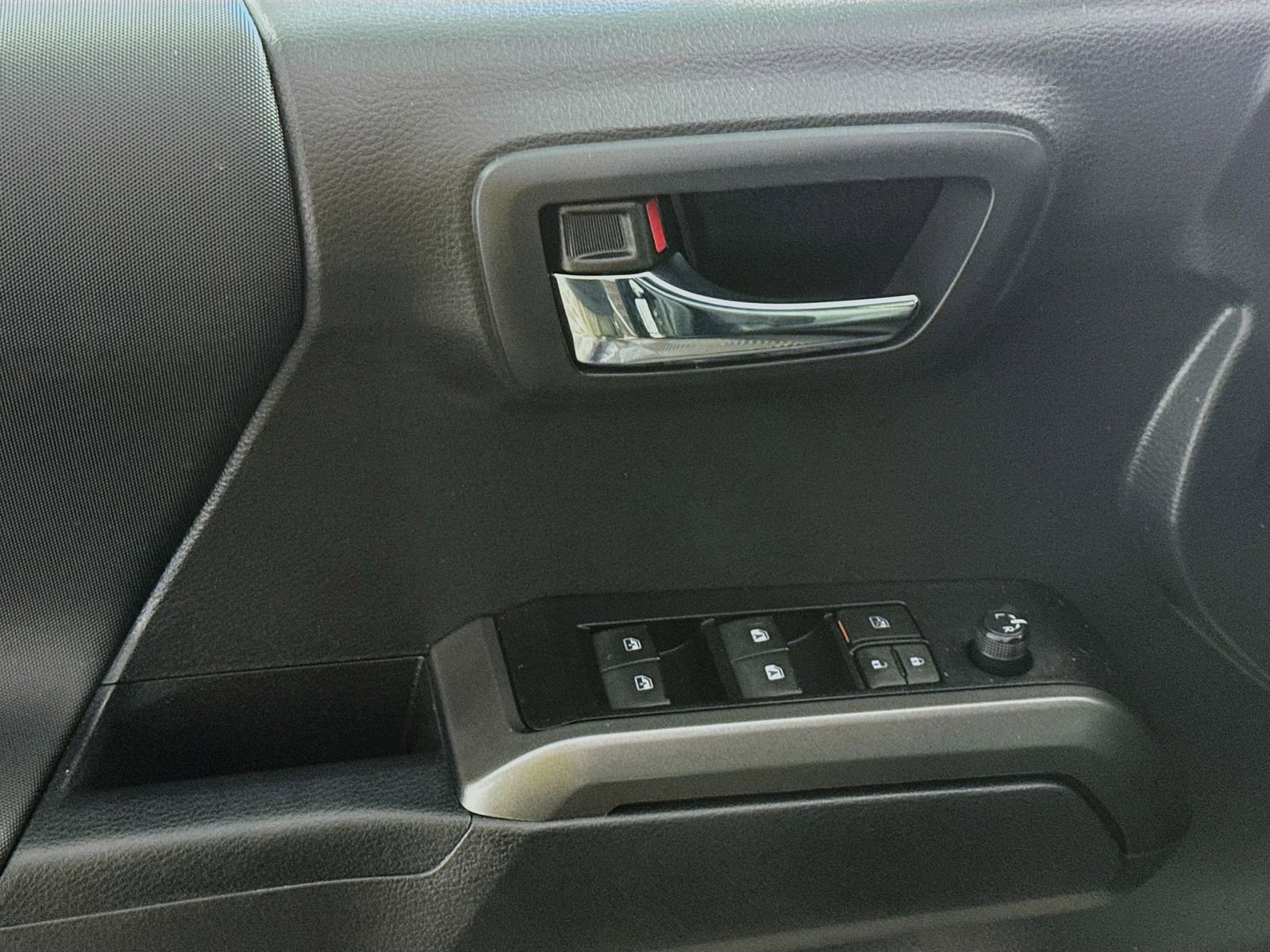Certified 2023 Toyota Tacoma TRD Off-Road AWD/4WD image 15