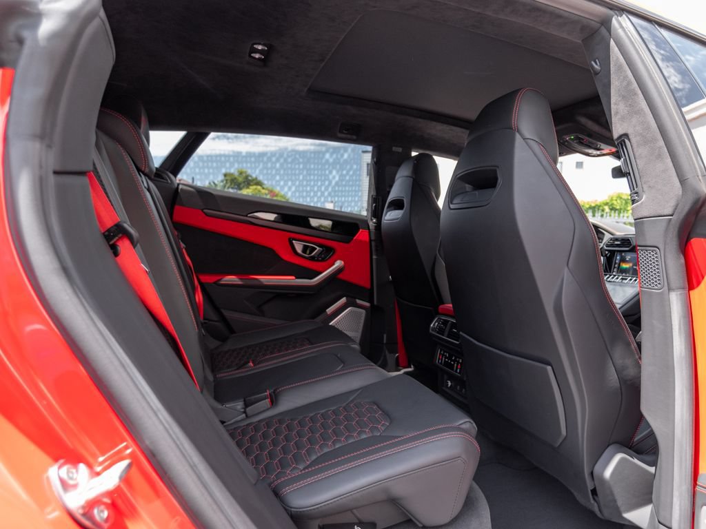 Used 2022 Lamborghini Urus AWD/4WD image 24