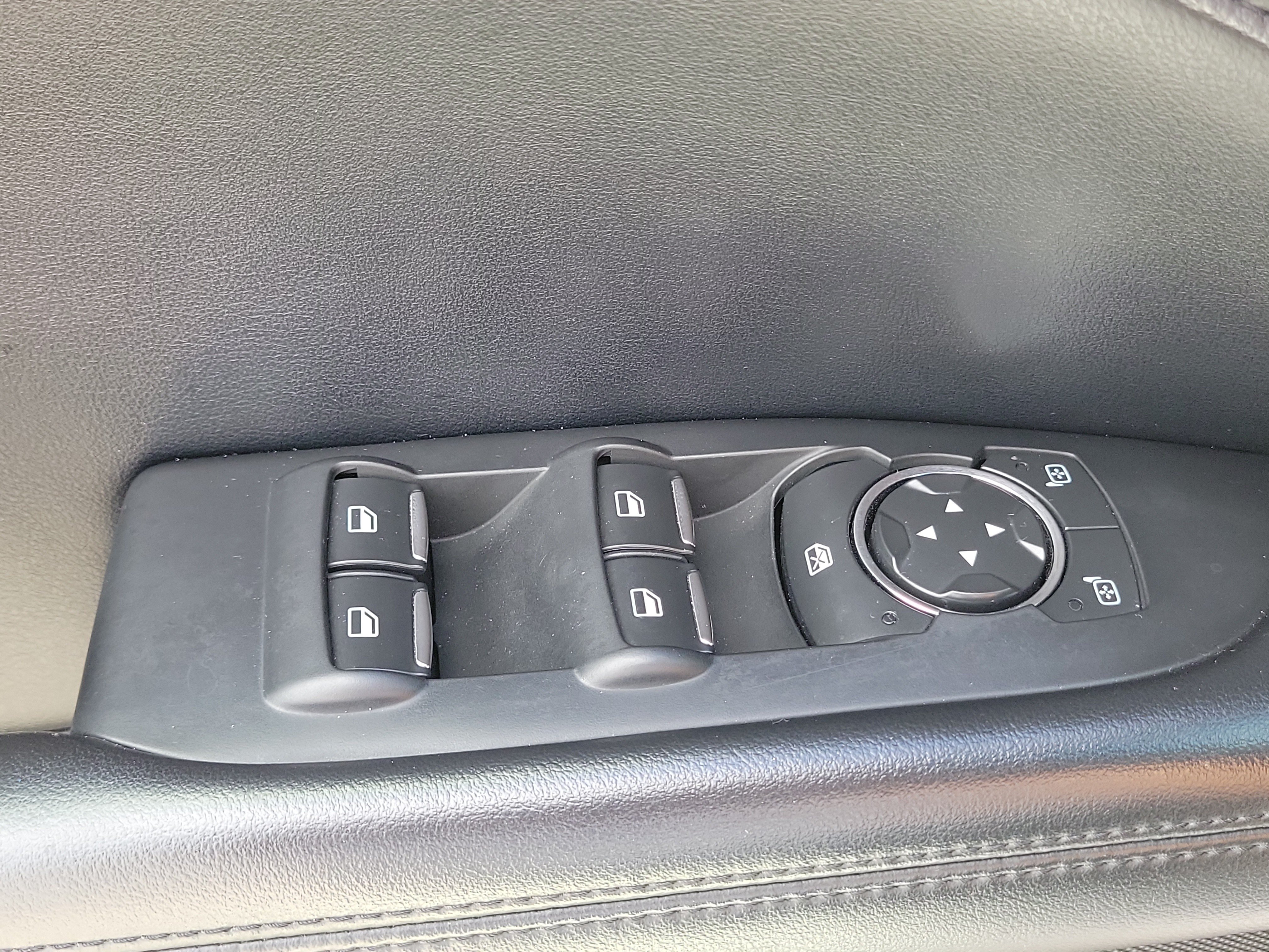 Used 2020 Lincoln MKZ FWD image 25
