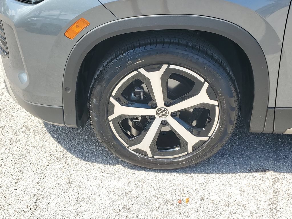 Certified 2026 Volkswagen Tiguan SE FWD image 13