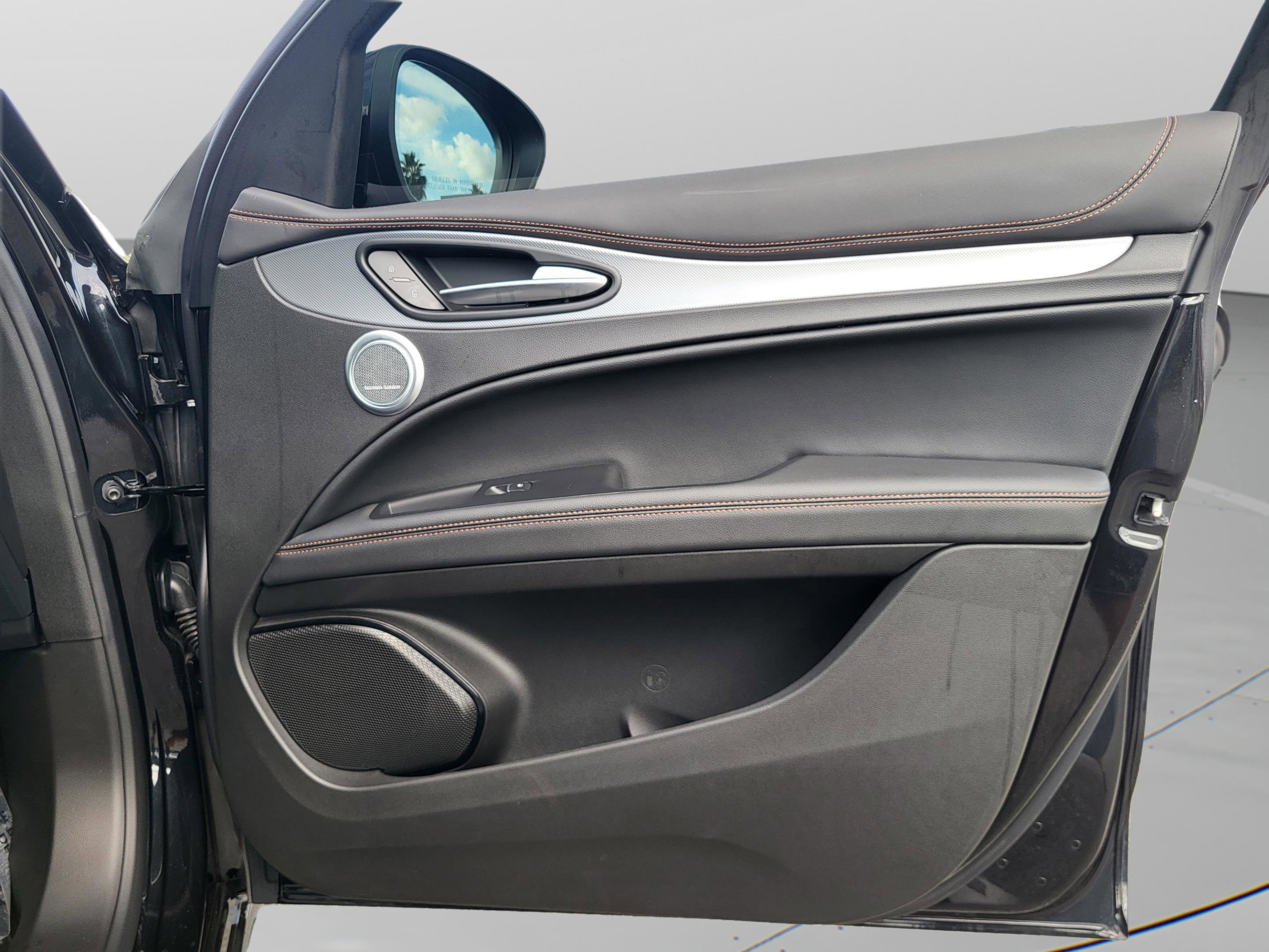 New 2025 Alfa Romeo Stelvio Sprint image 32