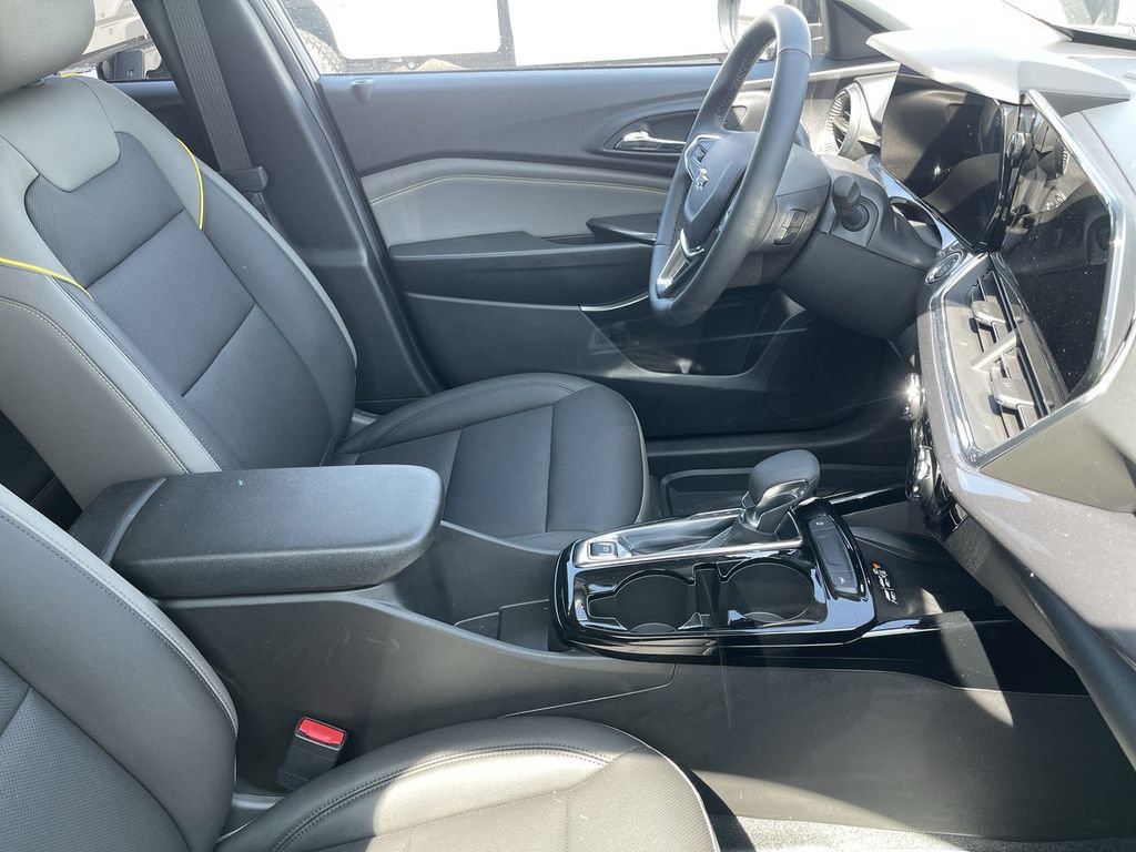 Used 2026 Chevrolet Trax ACTIV w/ Sunroof Package FWD image 12