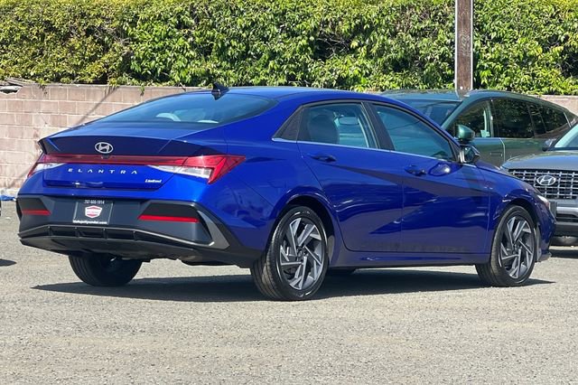 Used 2025 Hyundai Elantra Limited image 5
