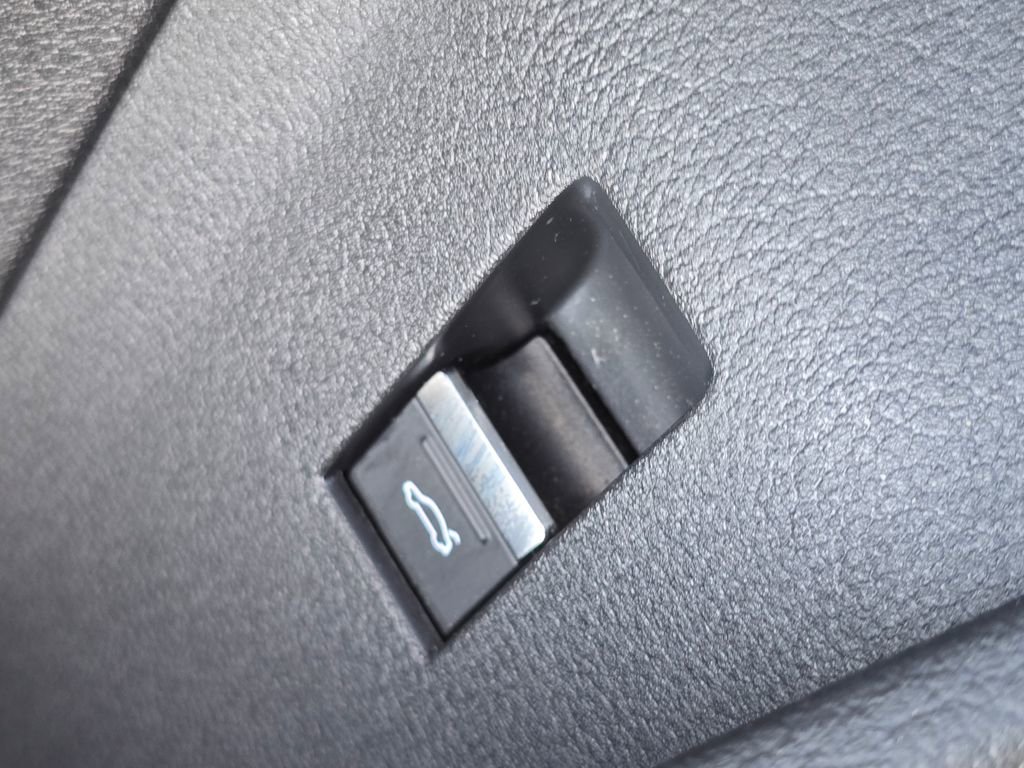 Used 2023 Audi e-tron Premium Plus w/ Premium Plus Package image 22