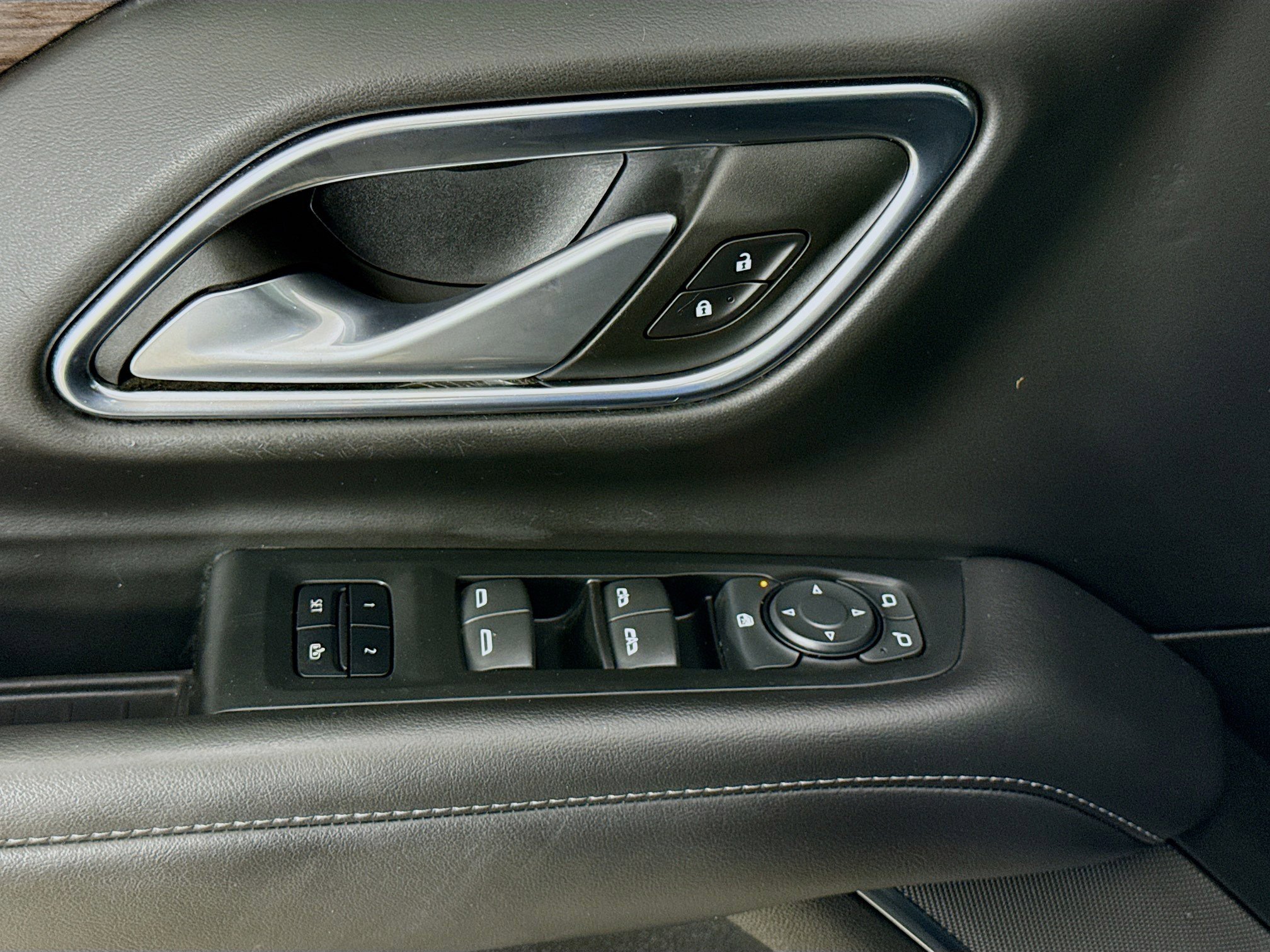 Used 2022 Chevrolet Suburban LT image 18