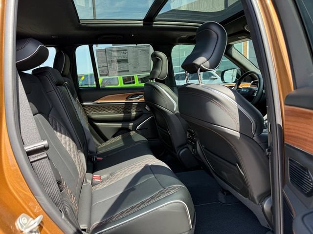 New 2026 Jeep Grand Cherokee Summit w/ Obsidian Package AWD/4WD image 10