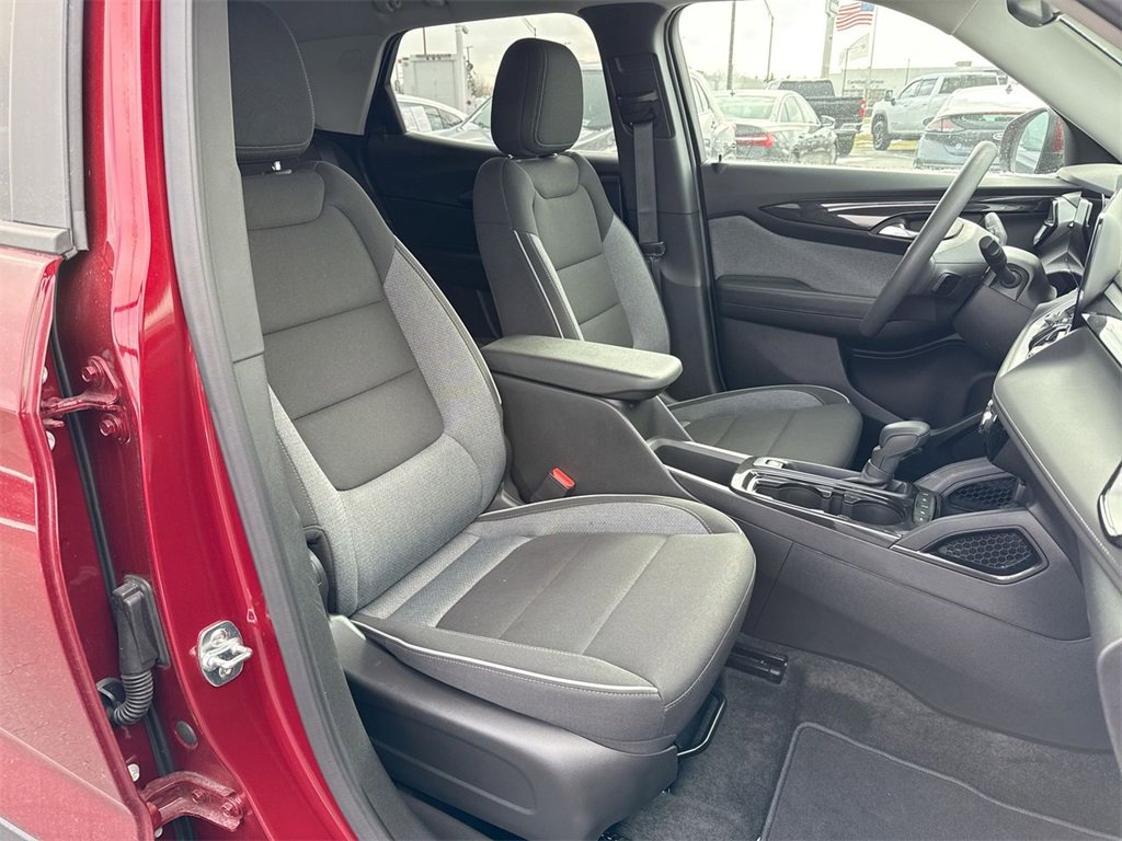 Used 2025 Chevrolet TrailBlazer LT image 24