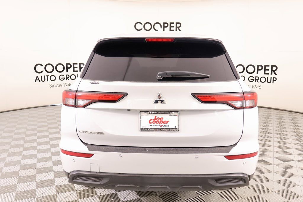 Used 2023 Mitsubishi Outlander ES image 21