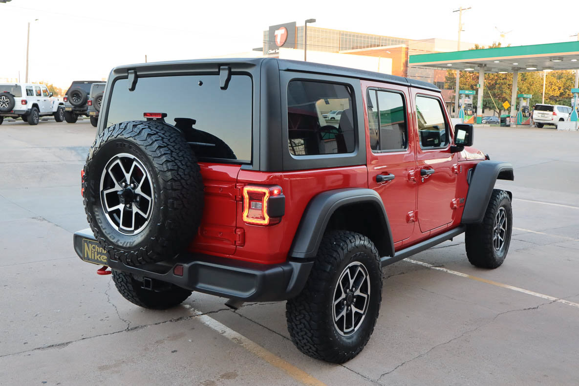 Used 2026 Jeep Wrangler Unlimited Rubicon AWD/4WD image 5