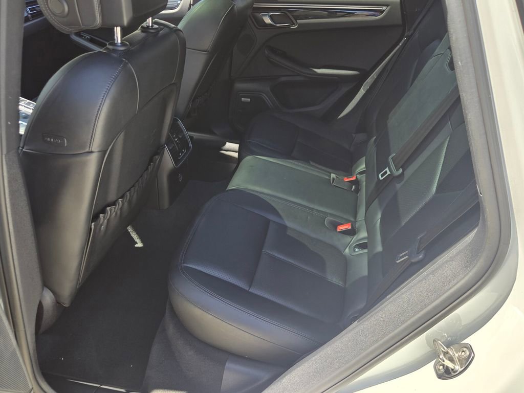 Used 2020 Porsche Macan AWD/4WD image 12