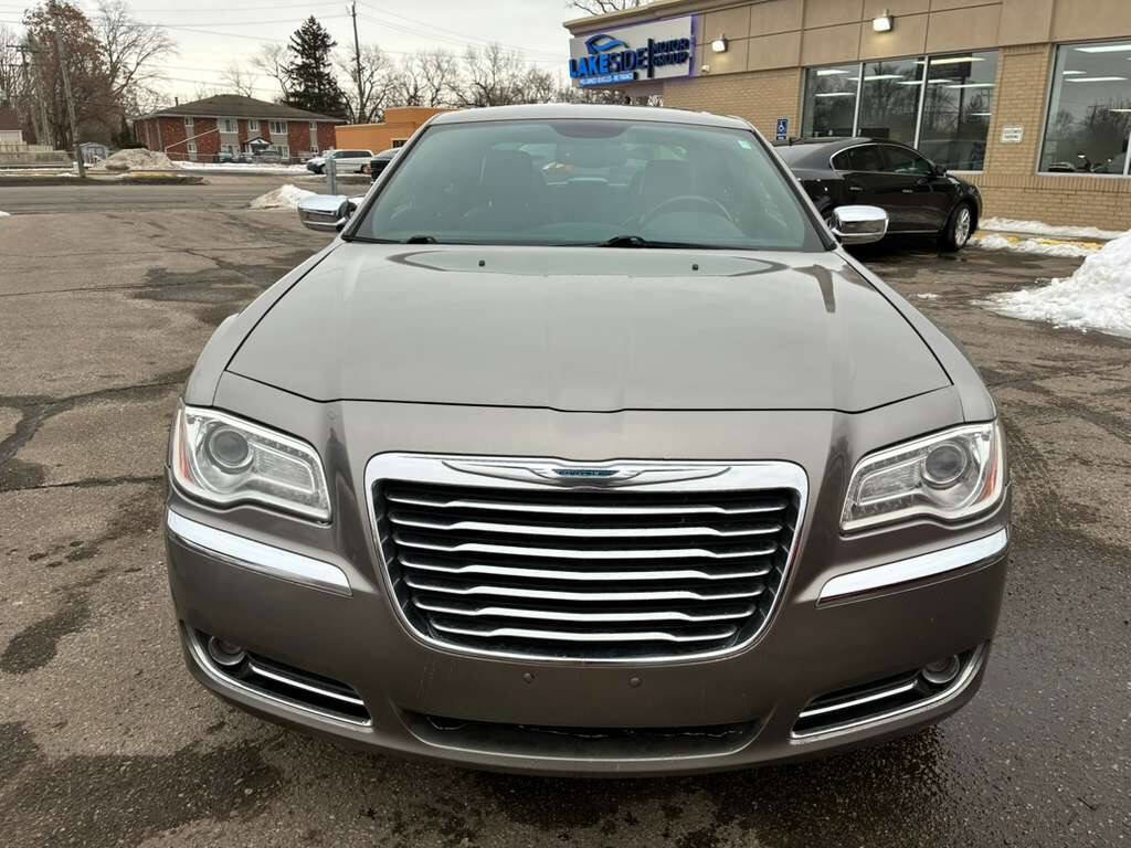 Used 2014 Chrysler 300 C image 2