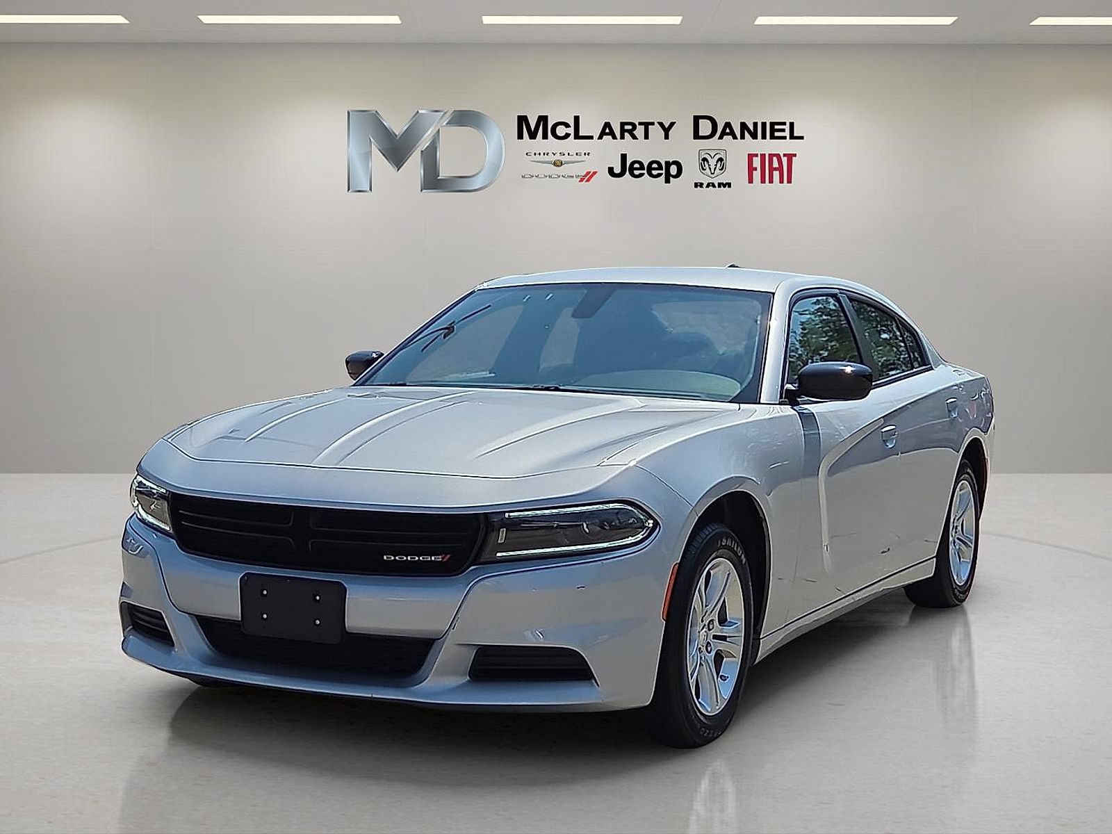 Used 2023 Dodge Charger SXT RWD image 2