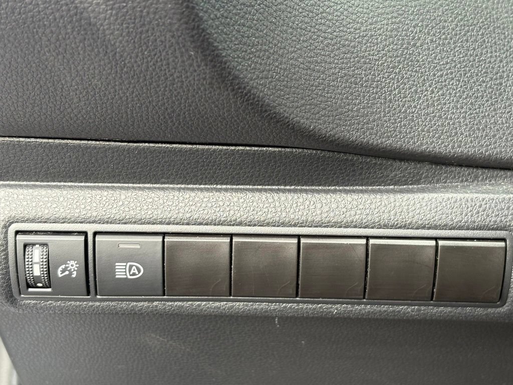 Used 2023 Toyota Corolla LE FWD image 9