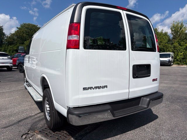 Used 2025 GMC Savana 2500 w/ Driver Convenience Package RWD image 3
