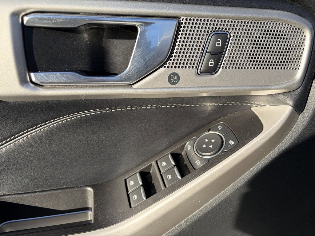 Used 2022 Ford Explorer XLT w/ Equipment Group 202A image 11