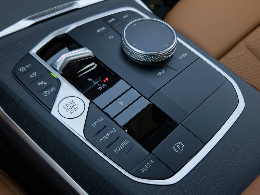 New 2026 BMW 330i Sedan w/ Premium Package image 9