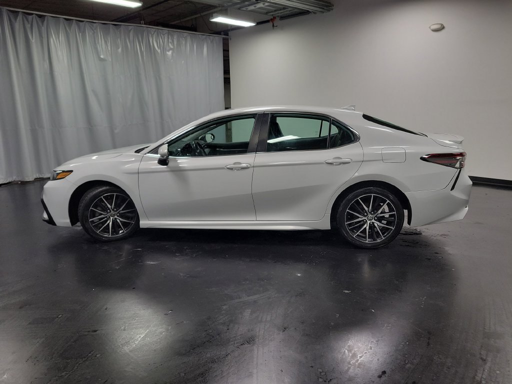 Used 2023 Toyota Camry SE FWD image 5