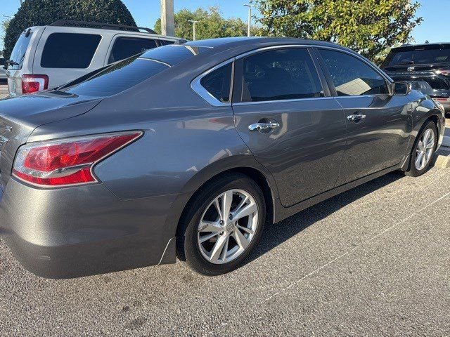 Used 2015 Nissan Altima 2.5 SV image 3