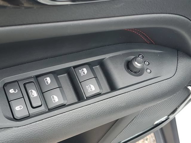 New 2026 Jeep Compass Trailhawk w/ Sun, Sound & Navigation Group AWD/4WD image 17