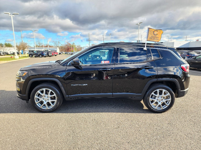 Certified 2022 Jeep Compass Latitude w/ Sun and Sound Group image 18