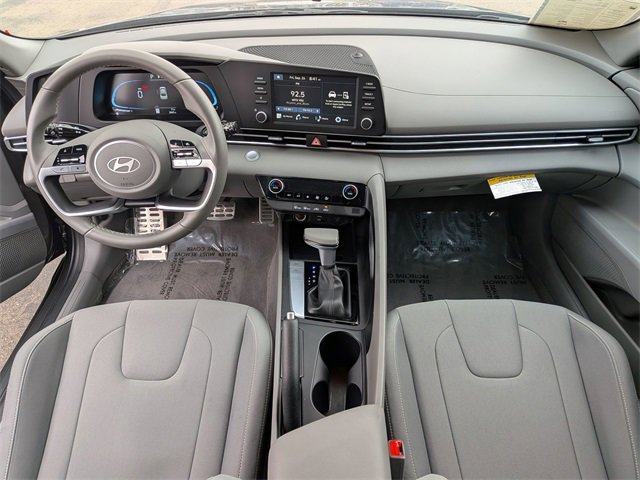 Used 2025 Hyundai Elantra Sport image 29