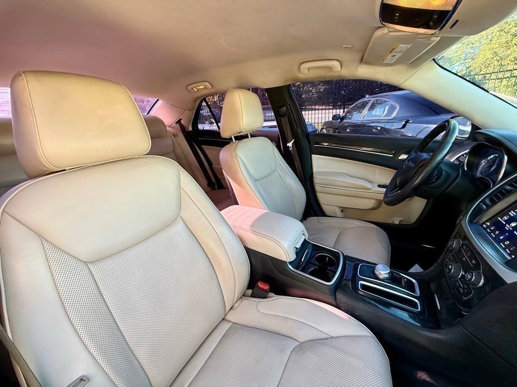 Used 2018 Chrysler 300 Limited image 21