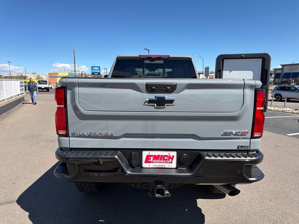 Used 2025 Chevrolet Silverado 2500 ZR2 w/ Technology Package image 4