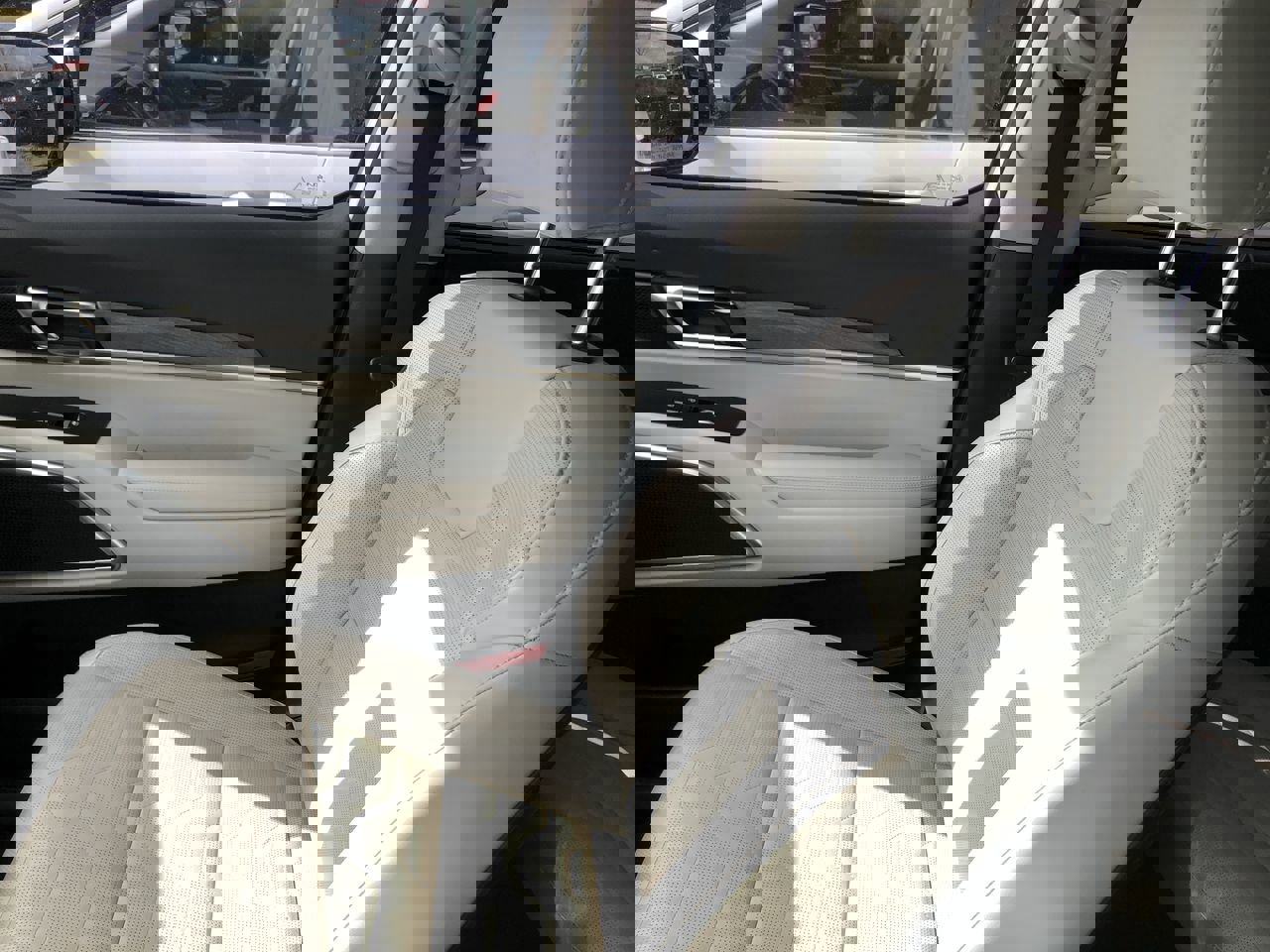 Used 2022 Kia Telluride SX w/ SX Prestige Package image 25