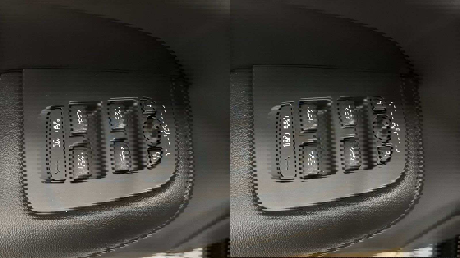 Used 2023 Volvo S60 B5 Plus w/ Climate Package image 22