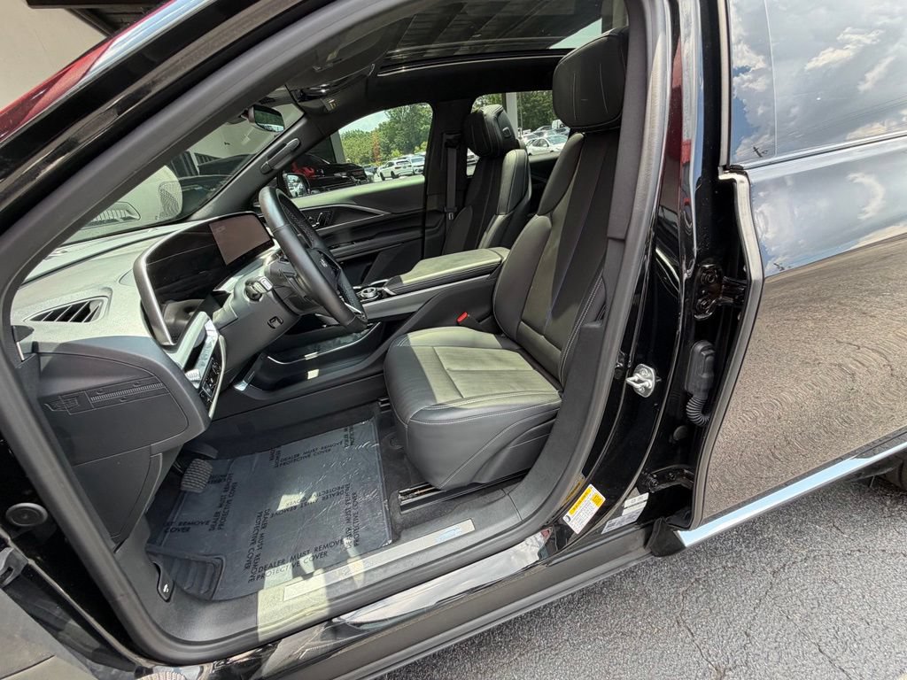 Used 2024 Cadillac Lyriq Luxury AWD/4WD image 30