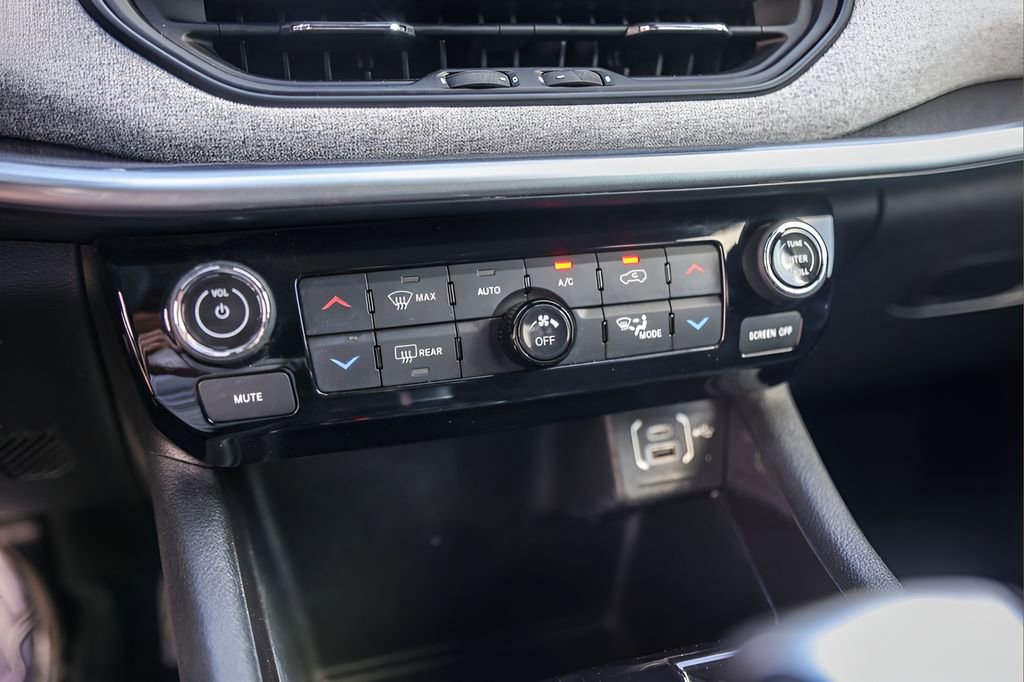 Used 2022 Jeep Compass Latitude w/ Convenience Group FWD image 18