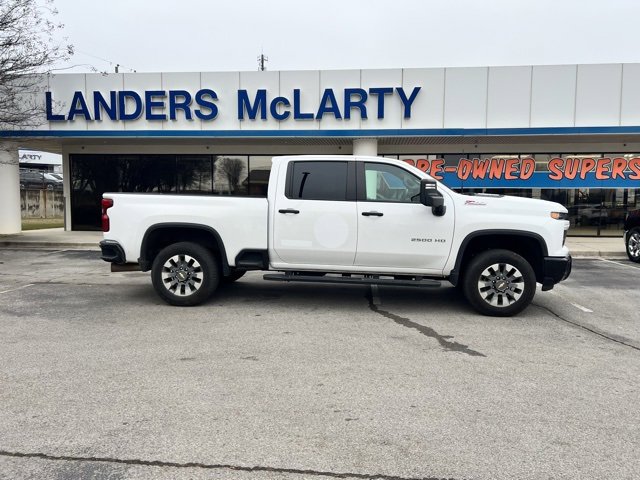 Used 2024 Chevrolet Silverado 2500 Custom w/ Custom Value Package image 2