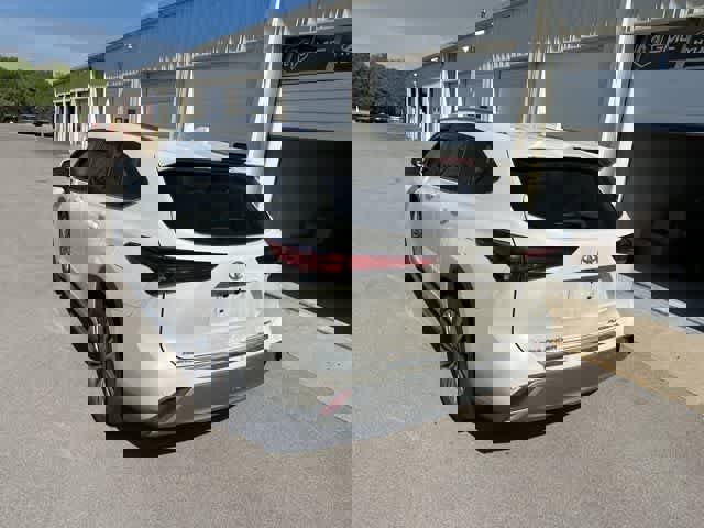 Used 2020 Toyota Highlander Platinum image 18