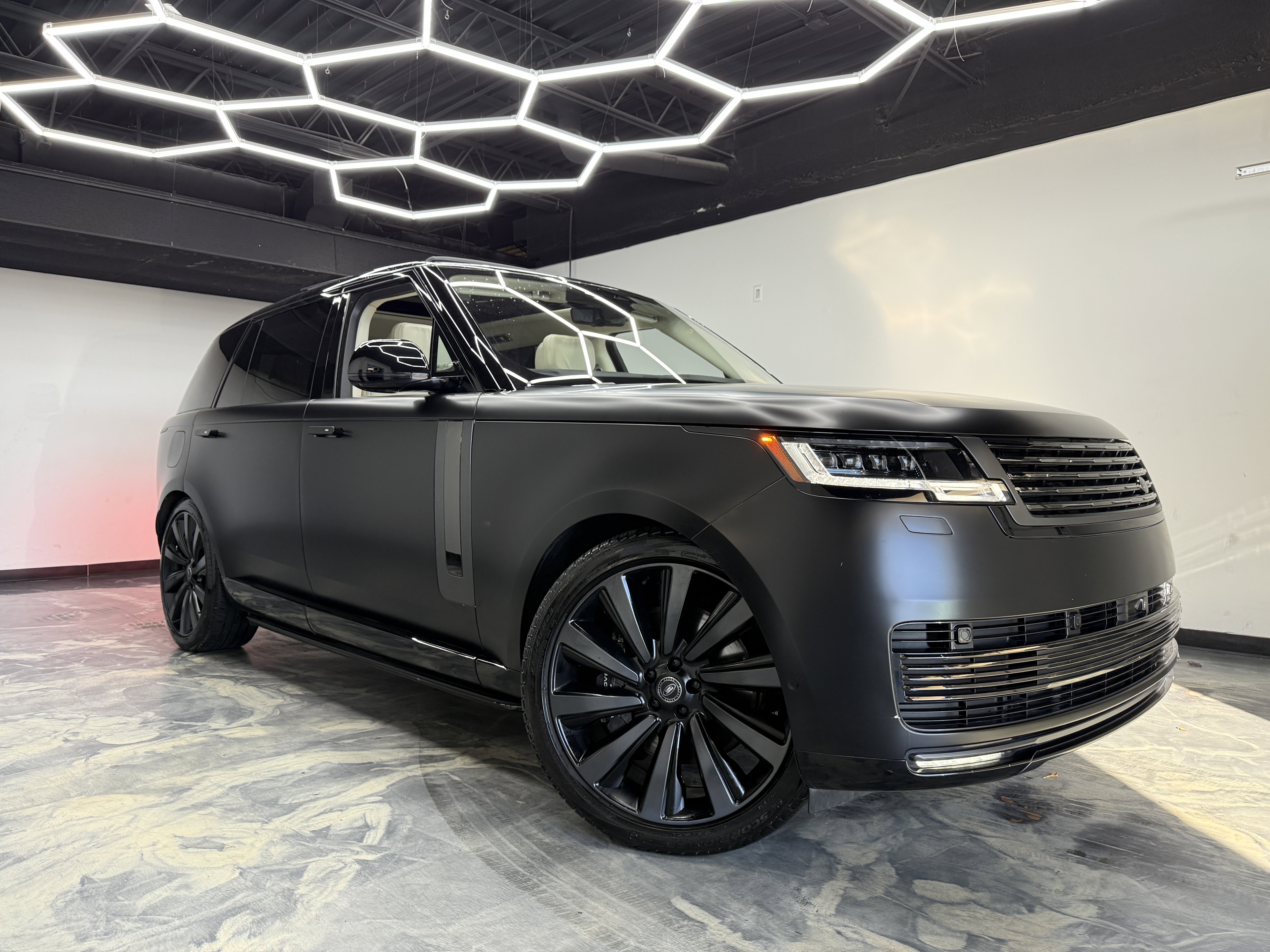 Used 2023 Land Rover Range Rover SV image 7