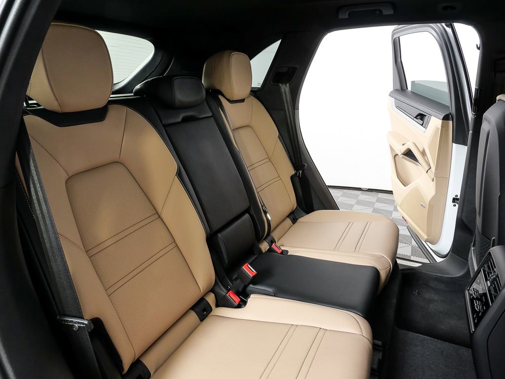New 2026 Porsche Cayenne image 23
