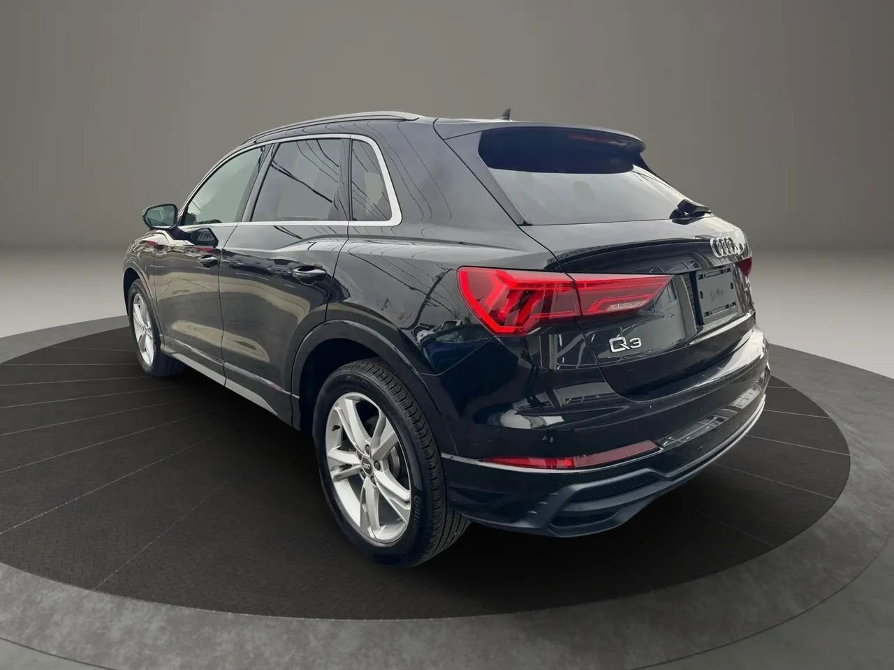 Used 2020 Audi Q3 2.0T Premium image 7