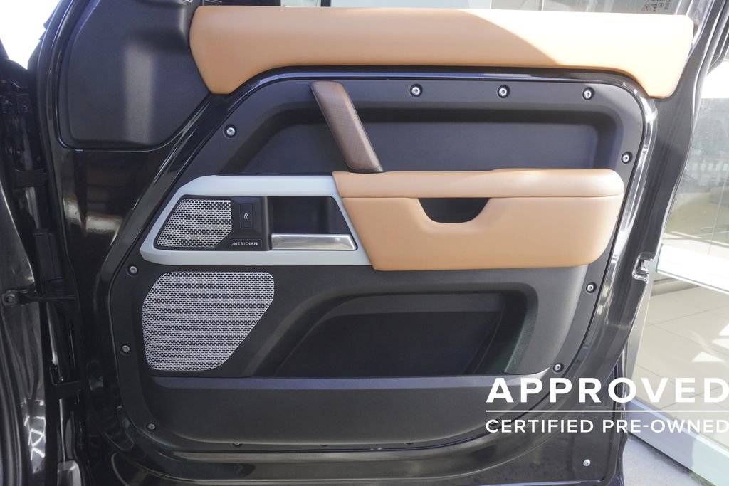 Used 2024 Land Rover Defender 130 S image 21