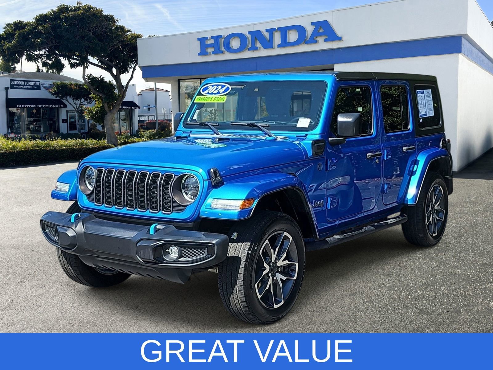 Used 2024 Jeep Wrangler Unlimited w/ Convenience Group AWD/4WD image 1